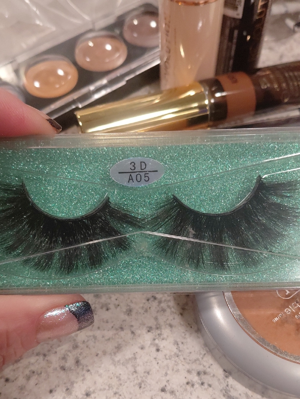 wet n wild Brown & Gold Makeup Set with Natural Lashes - Picture 9 of 12